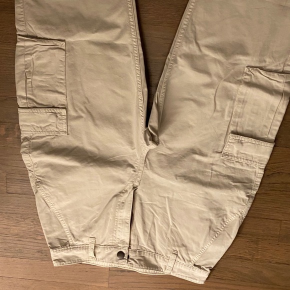 A&F cargo joggers and Soft AF boatneck t shirt. - Picture 6 of 14